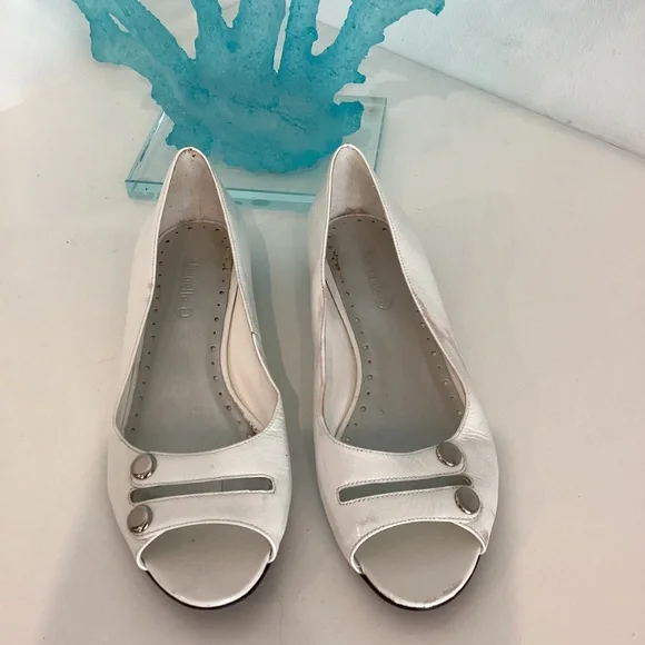 Michelle D White Patent Leather open toe slip in shoes flats Sz 6 M - Picture 9 of 13